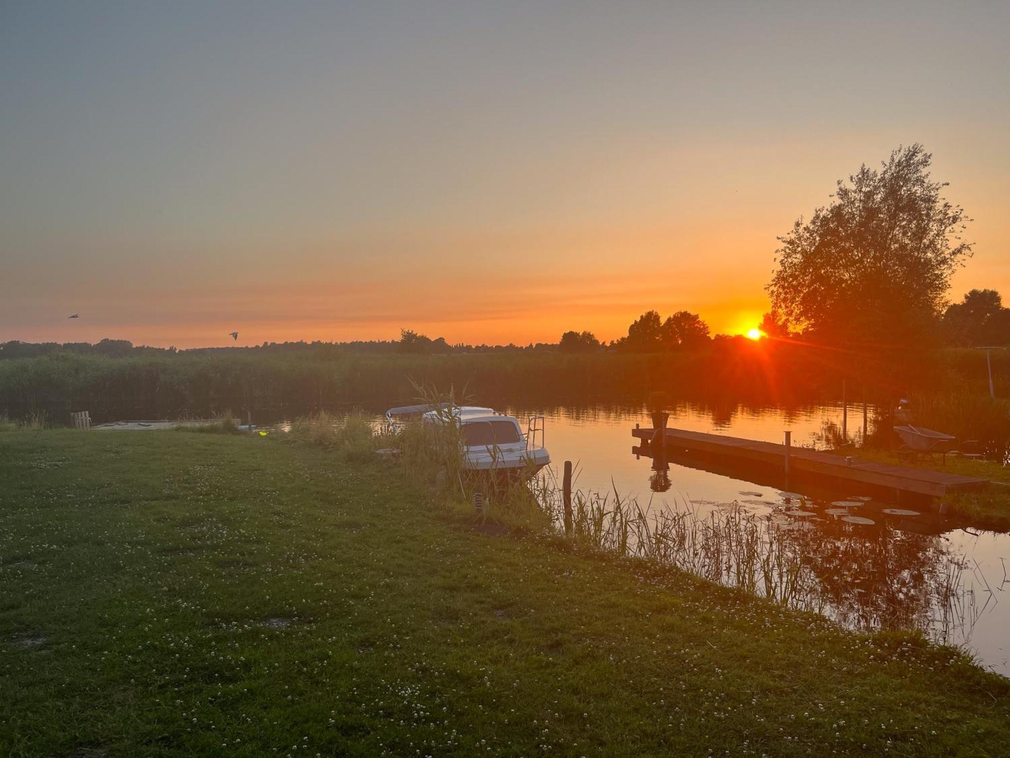 Luxe En Ruim Chalet Met Airco Bij Leekstermeer Matsloot Zewnętrze zdjęcie