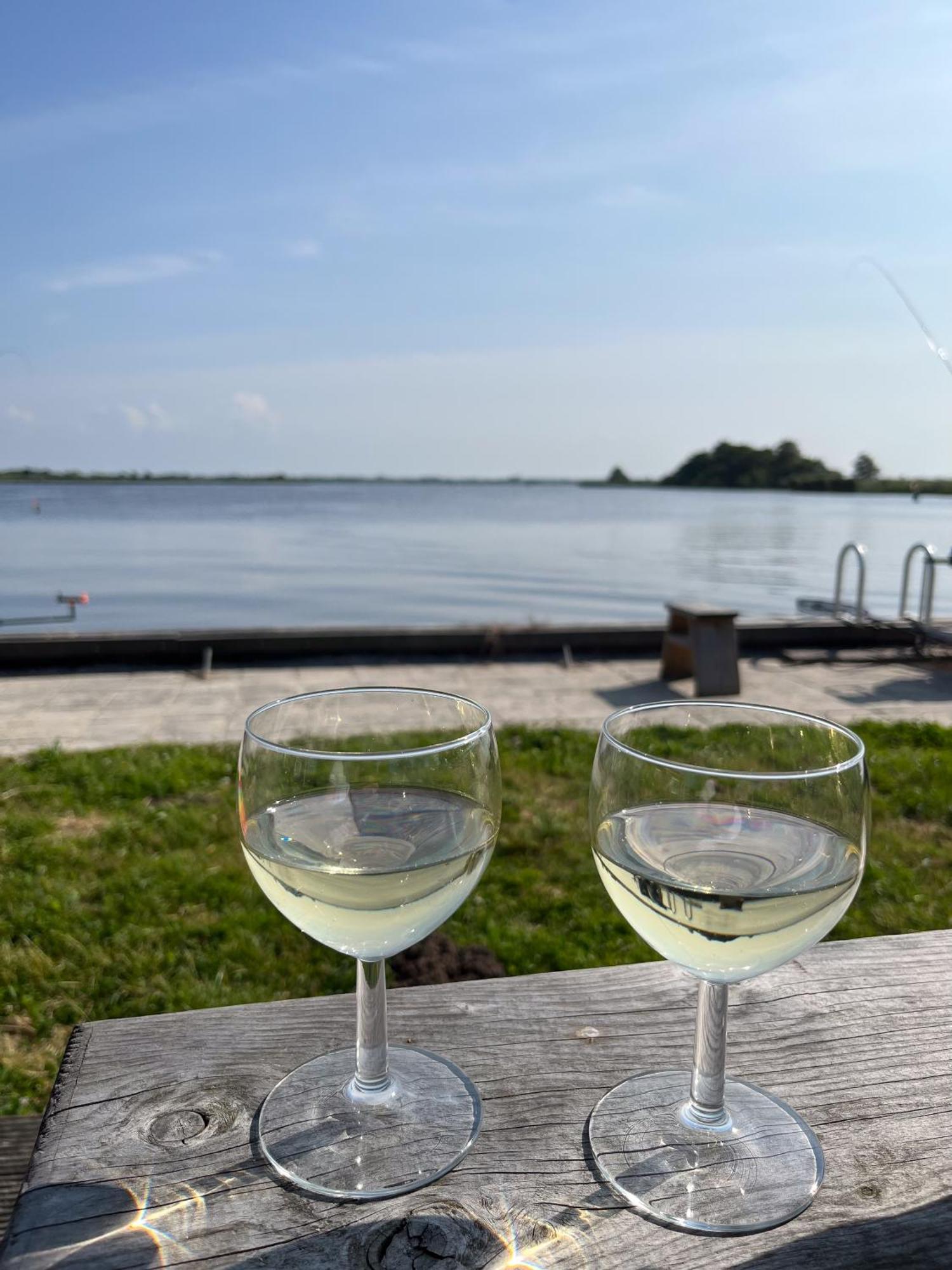 Luxe En Ruim Chalet Met Airco Bij Leekstermeer Matsloot Zewnętrze zdjęcie