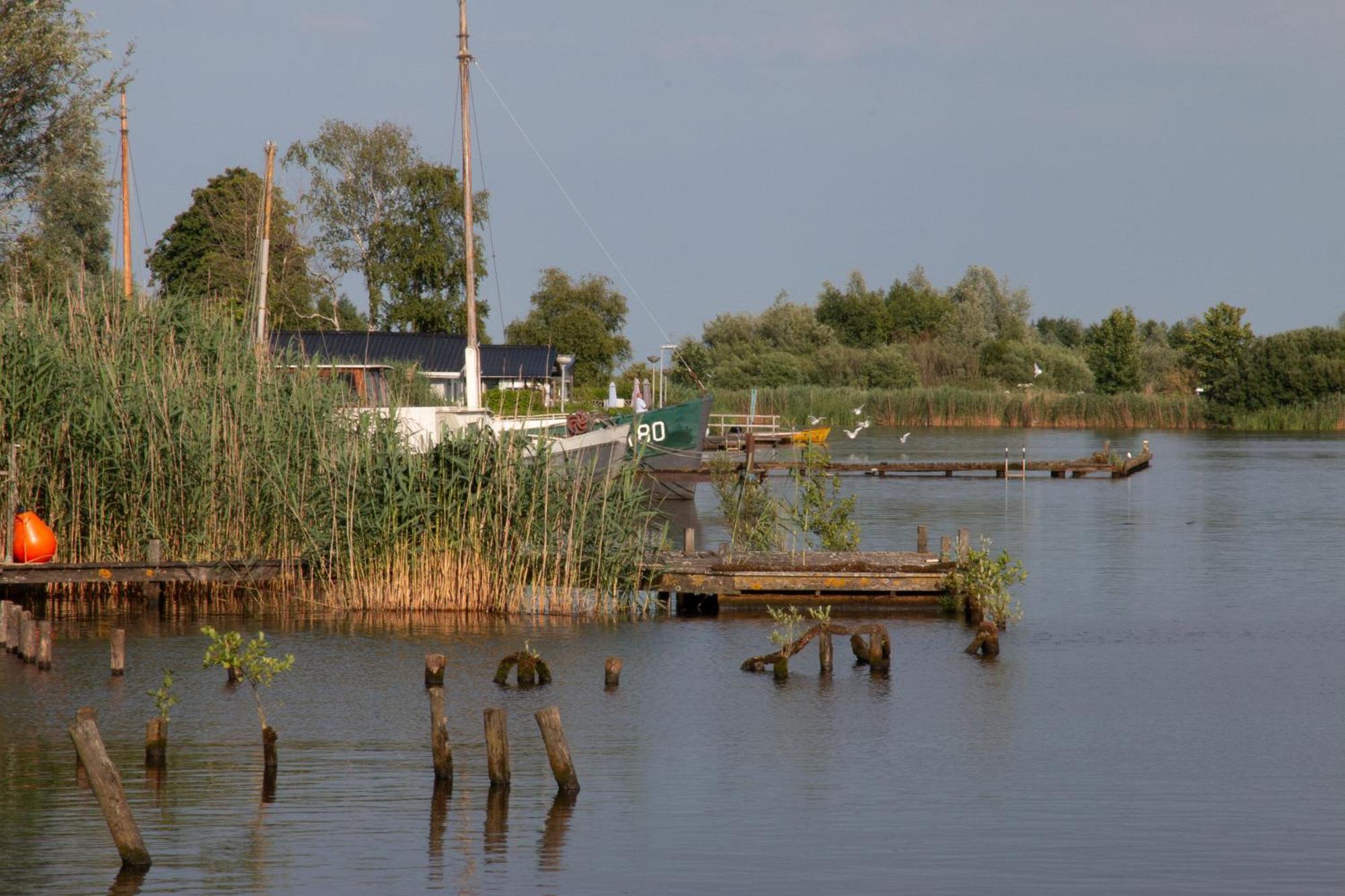 Luxe En Ruim Chalet Met Airco Bij Leekstermeer Matsloot Zewnętrze zdjęcie