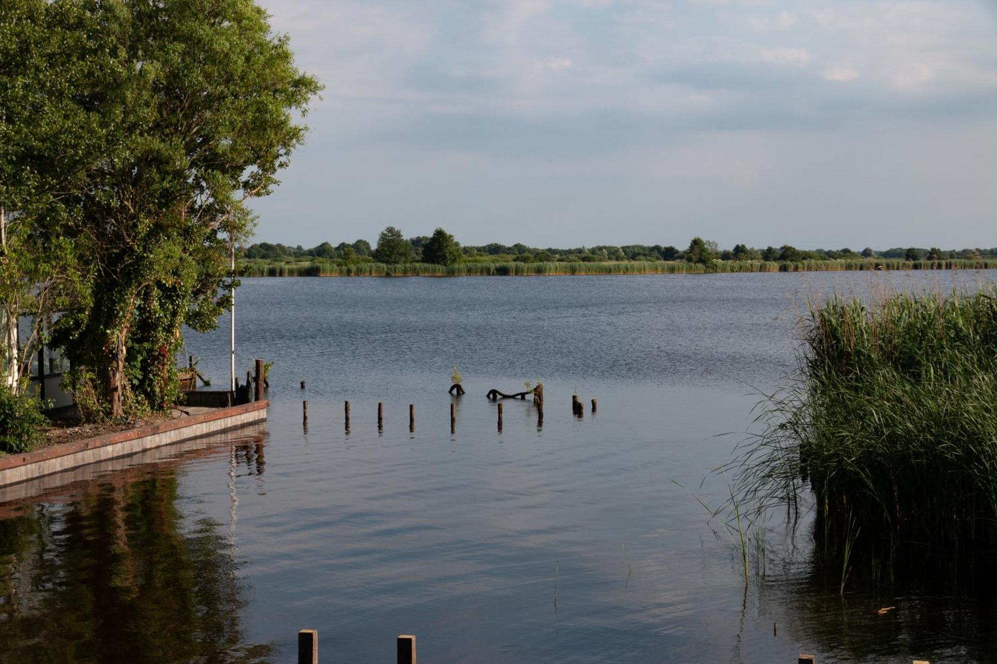Luxe En Ruim Chalet Met Airco Bij Leekstermeer Matsloot Zewnętrze zdjęcie