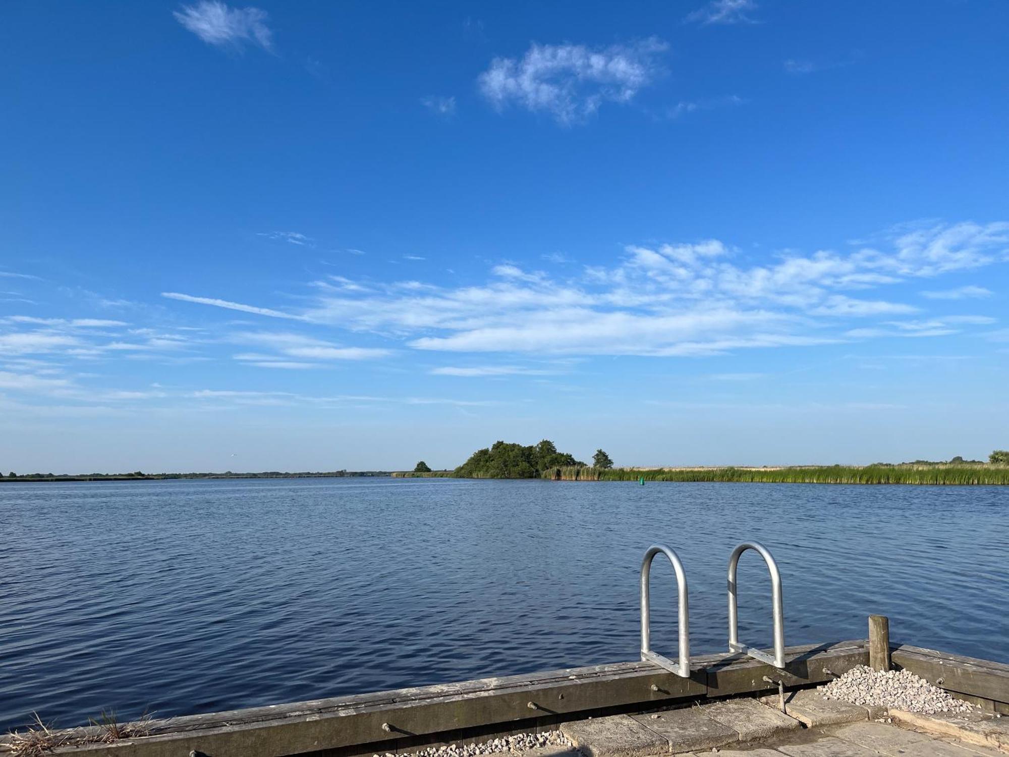 Luxe En Ruim Chalet Met Airco Bij Leekstermeer Matsloot Zewnętrze zdjęcie