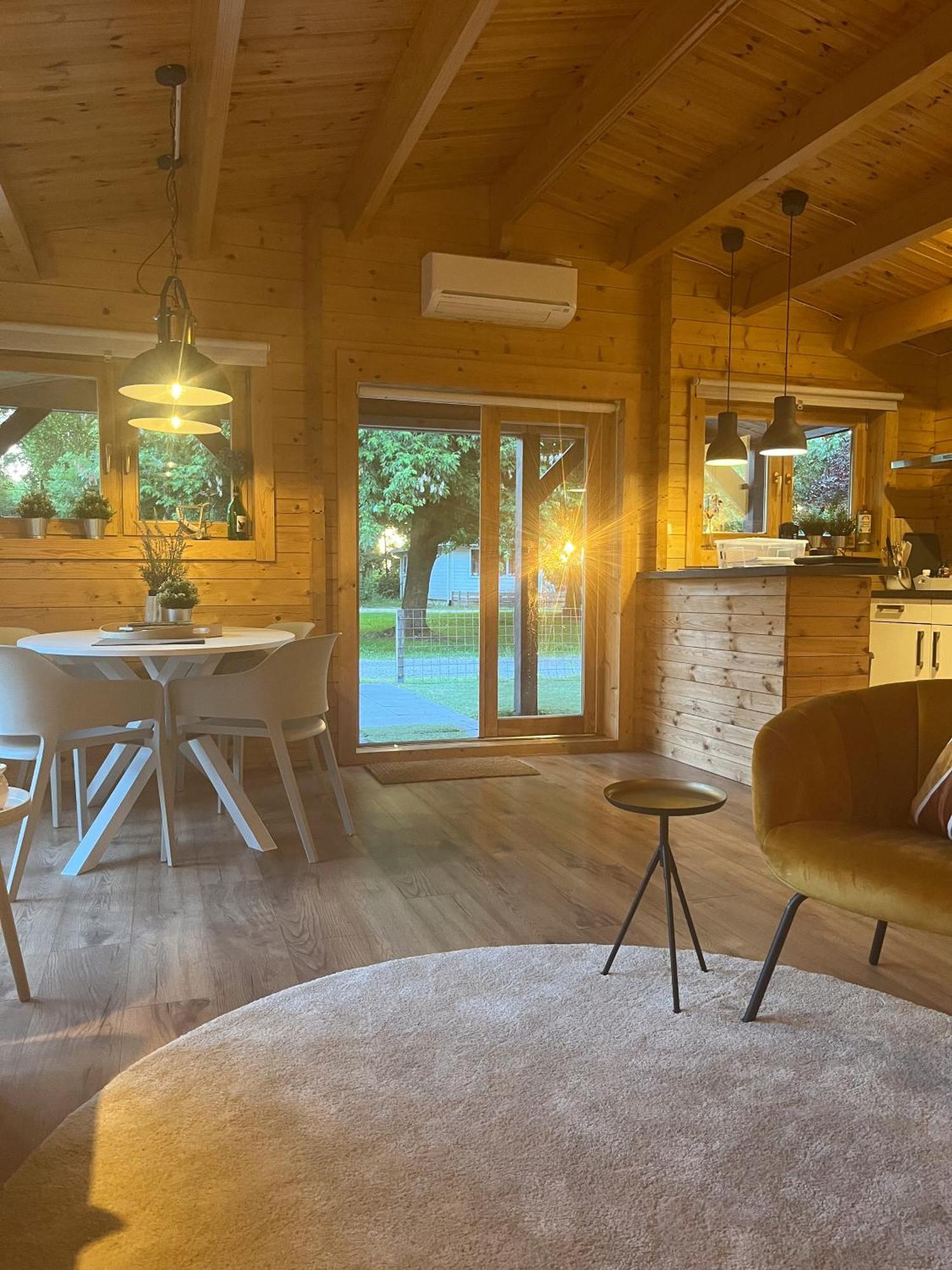 Luxe En Ruim Chalet Met Airco Bij Leekstermeer Matsloot Zewnętrze zdjęcie