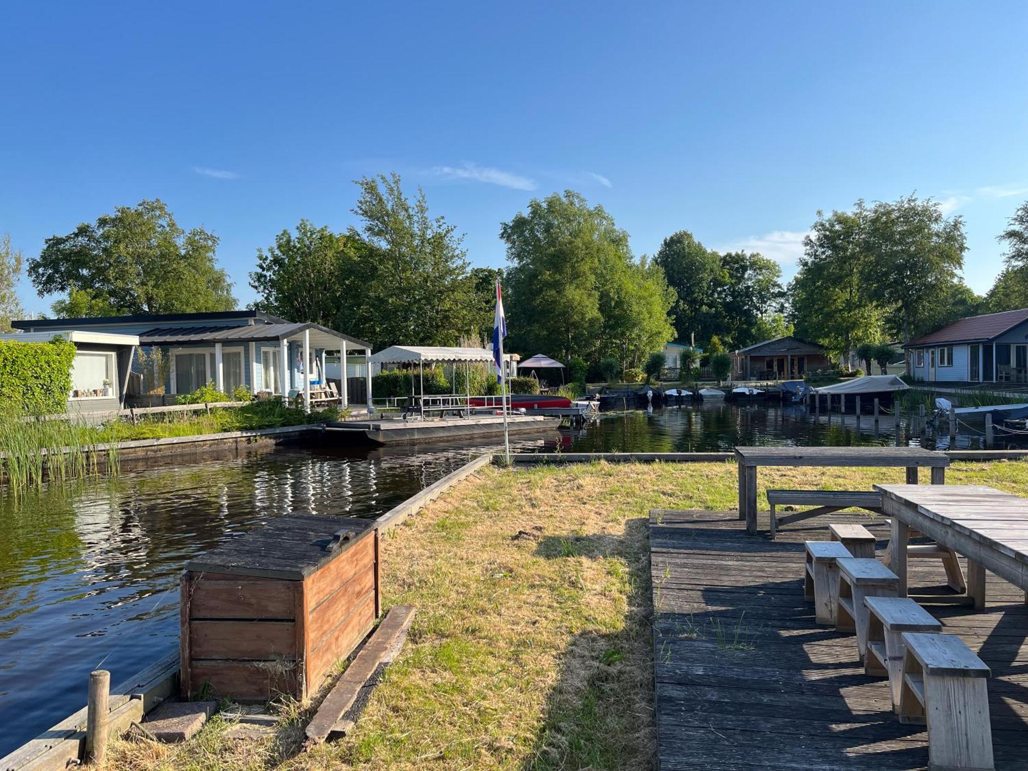 Luxe En Ruim Chalet Met Airco Bij Leekstermeer Matsloot Zewnętrze zdjęcie