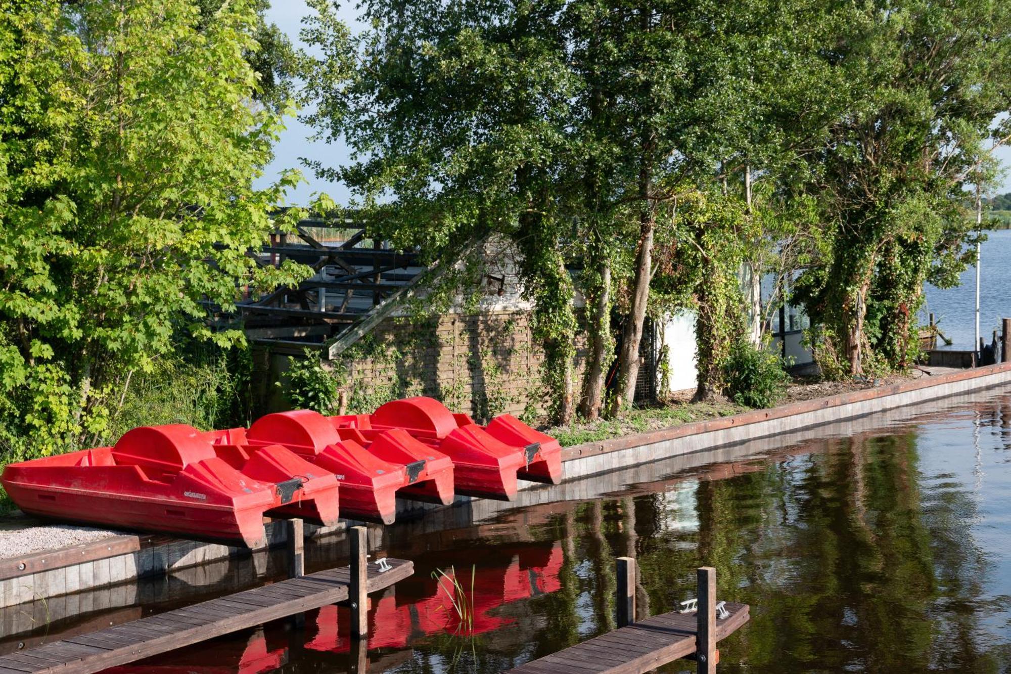 Luxe En Ruim Chalet Met Airco Bij Leekstermeer Matsloot Zewnętrze zdjęcie