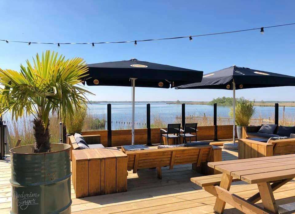Luxe En Ruim Chalet Met Airco Bij Leekstermeer Matsloot Zewnętrze zdjęcie